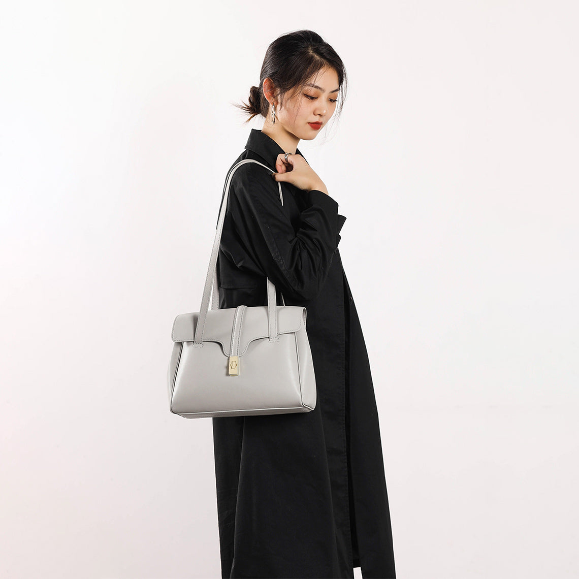 A Young Lady with Gray Celine Soft 16 Bag | Wirkin