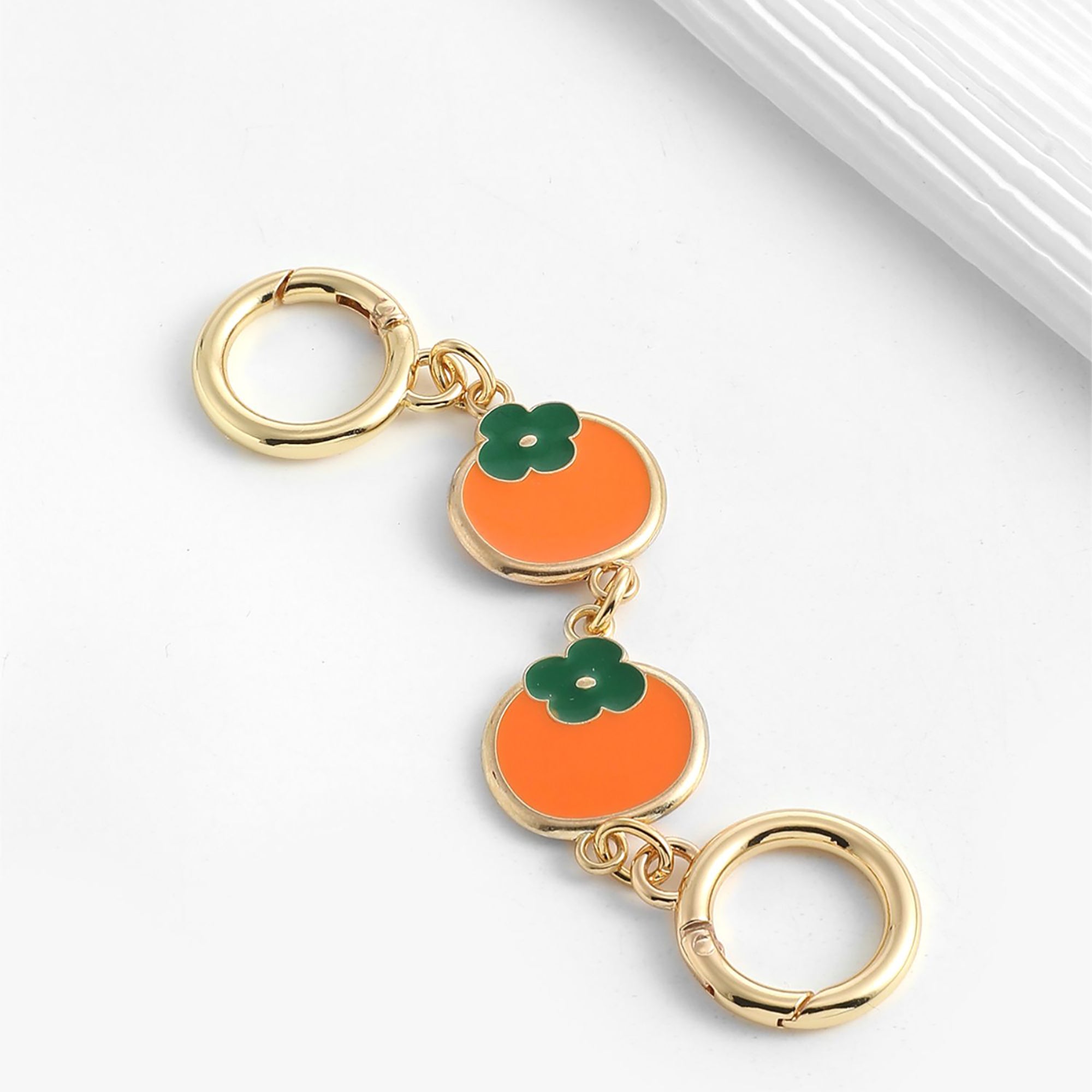 The extension chain is suitable for the Monogram Pochette Accessoires. The strap modification features a persimmon-colored metal short chain extension accessory
